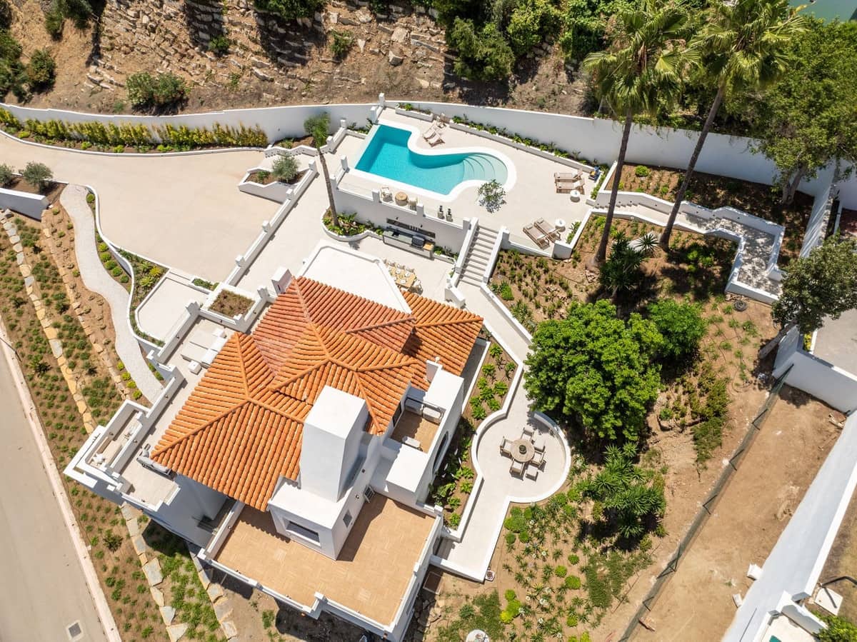 5 bedroom Villa for sale in Nueva Andalucia with pool garage - € 4,950,000 (Ref: 9694283)