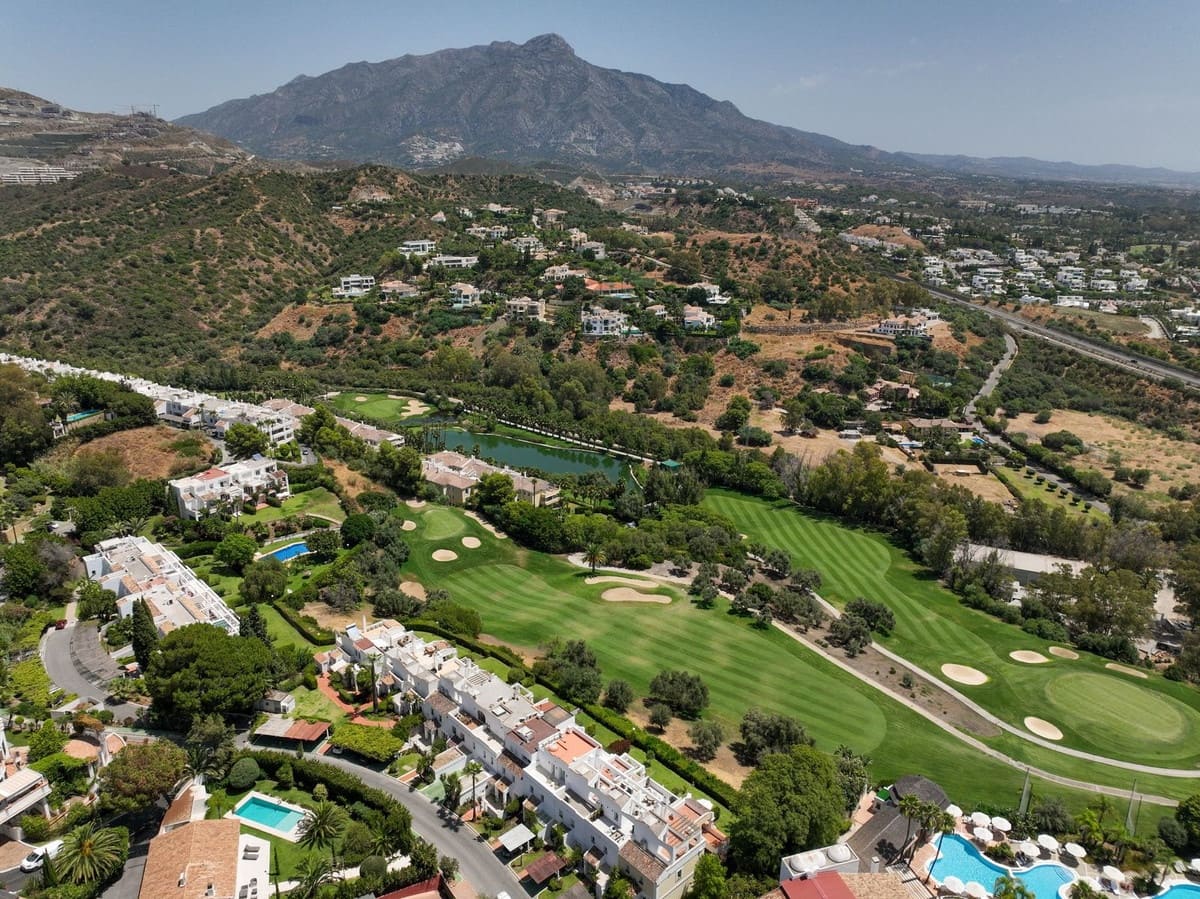 4 slaapkamer Huis te koop in La Quinta met zwembad garage - € 1.950.000 (Ref: 9696960)