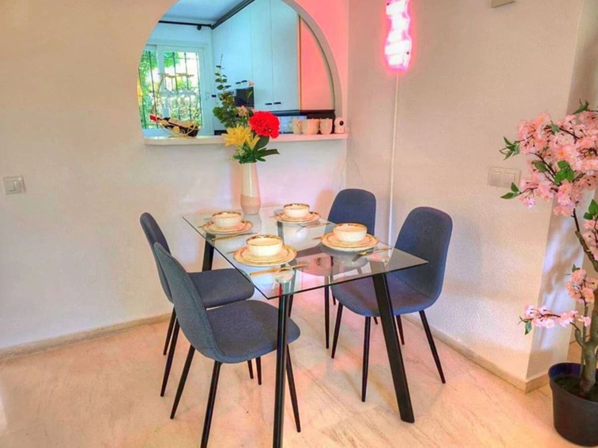 2 bedroom Apartment for sale in Estepona with pool garage - € 349,900 (Ref: 9700012)