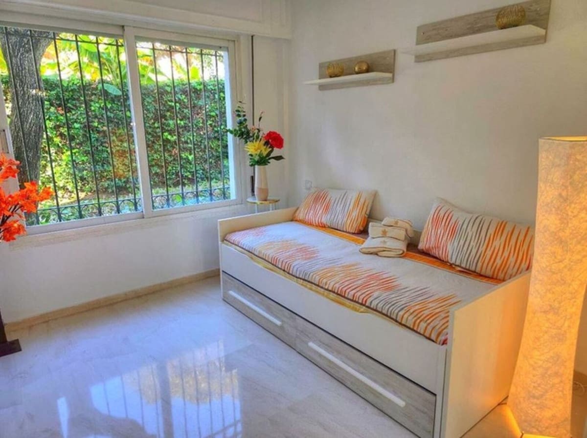2 bedroom Apartment for sale in Estepona with pool garage - € 349,900 (Ref: 9700012)
