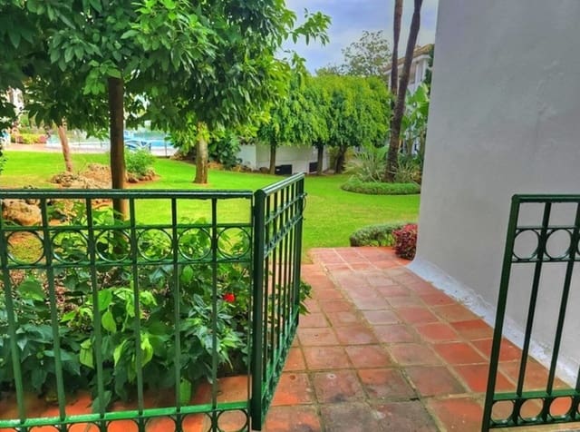 2 sovrum Lägenhet till salu i Estepona med pool garage - 379 000 € (Ref: 9700012)