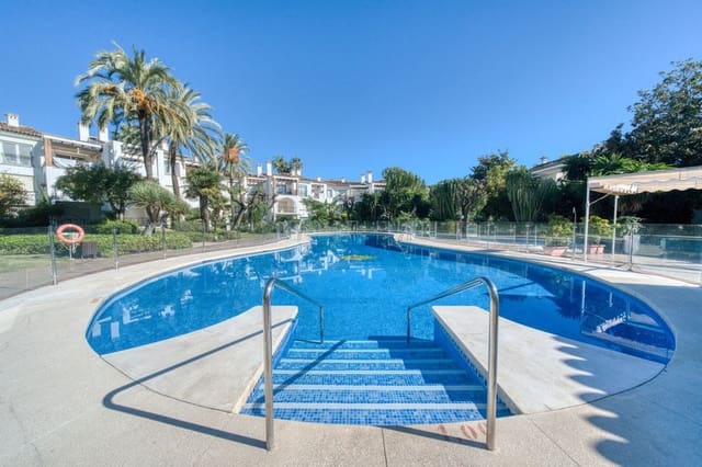 2 sovrum Lägenhet till salu i Estepona med pool garage - 379 000 € (Ref: 9700012)