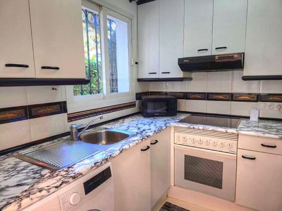 2 makuuhuone Huoneisto myytävänä paikassa Estepona mukana uima-altaan 
autotalli - 379 000 € (Ref: 9700012)