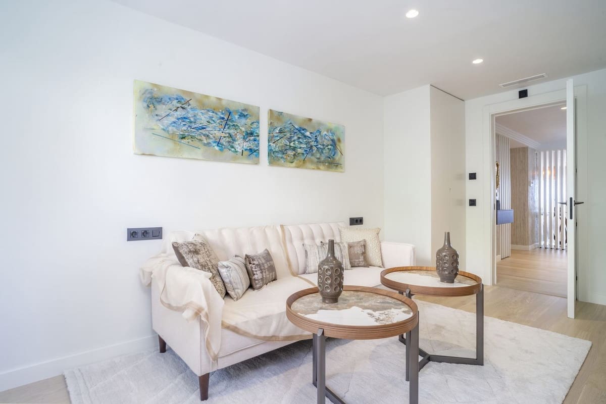 4 quarto Penthouse para venda em Marbella com piscina garagem - 2 690 000 € (Ref: 9708002)