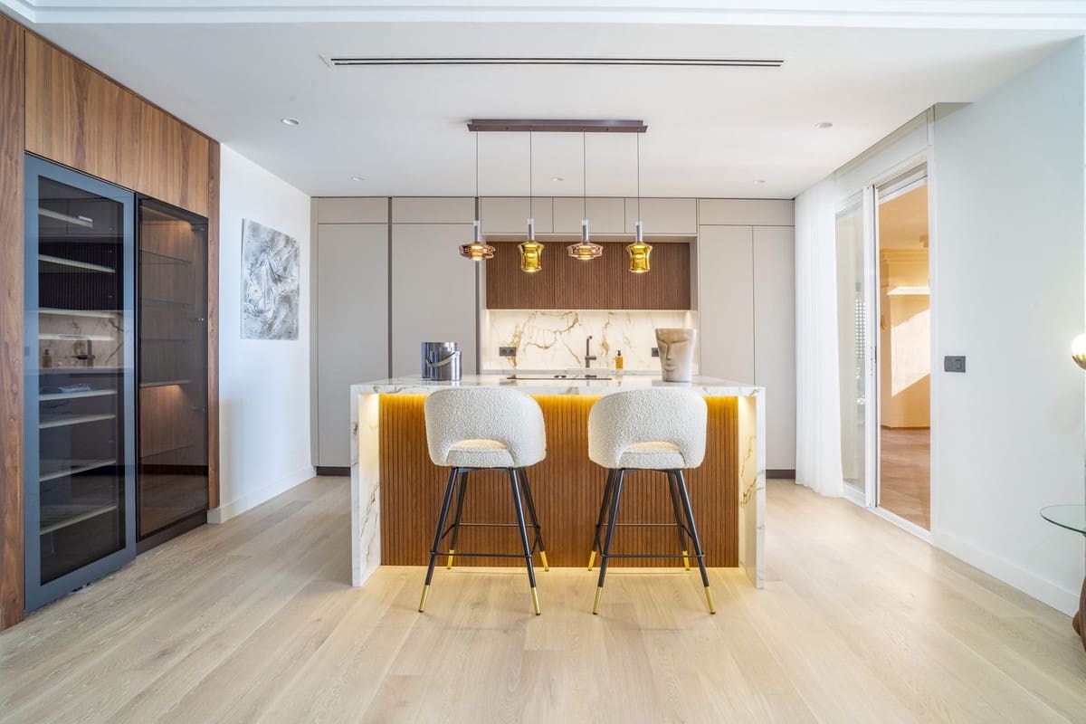 4 bedroom Penthouse for sale in Marbella with pool garage - € 2,690,000 (Ref: 9708002)