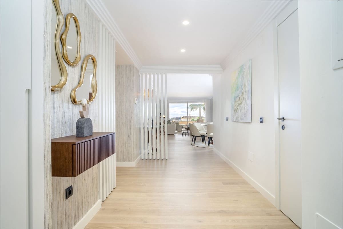 4 bedroom Penthouse for sale in Marbella with pool garage - € 2,690,000 (Ref: 9708002)