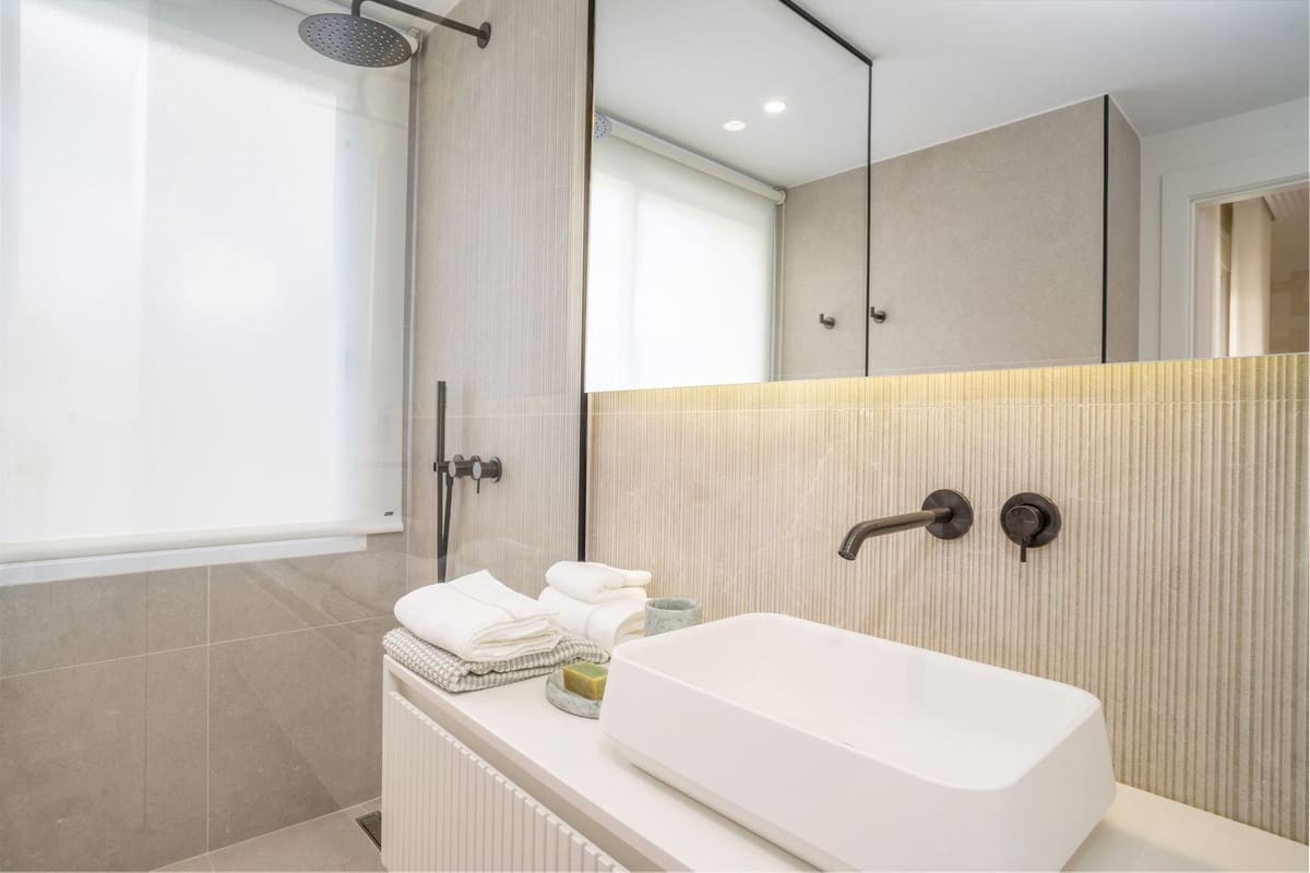 4 bedroom Penthouse for sale in Marbella with pool garage - € 2,690,000 (Ref: 9708002)