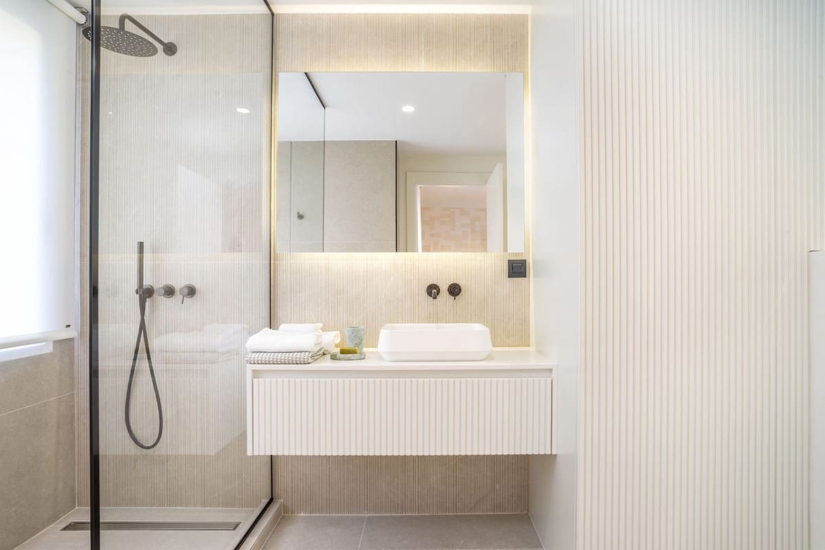 4 bedroom Penthouse for sale in Marbella with pool garage - € 2,690,000 (Ref: 9708002)