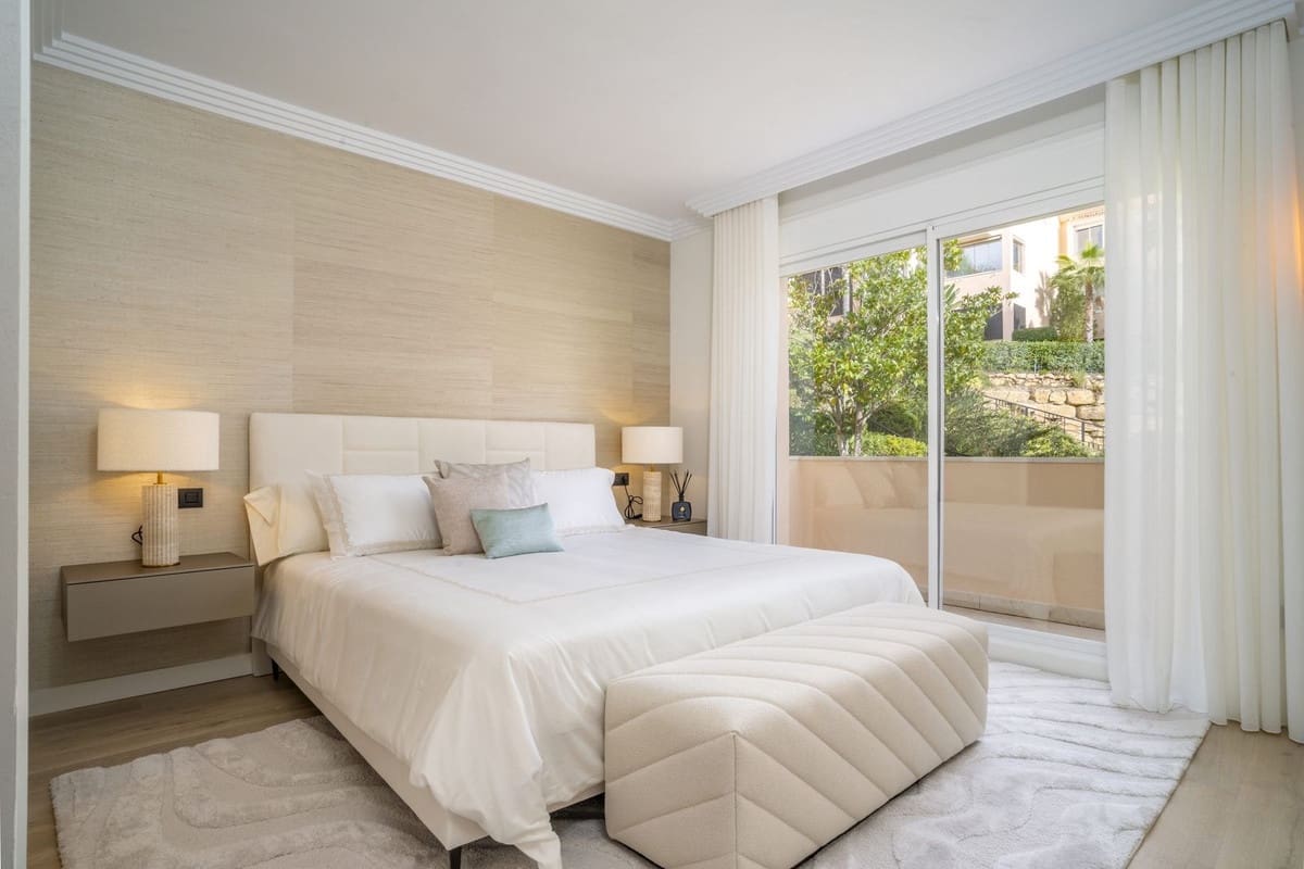 4 bedroom Penthouse for sale in Marbella with pool garage - € 2,690,000 (Ref: 9708002)