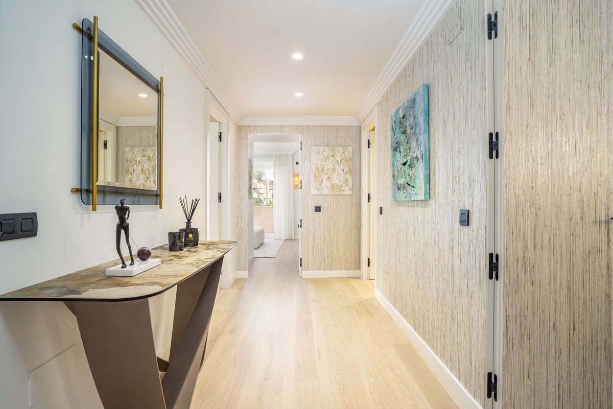 4 bedroom Penthouse for sale in Marbella with pool garage - € 2,690,000 (Ref: 9708002)