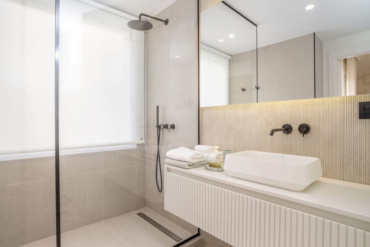 4 bedroom Penthouse for sale in Marbella with pool garage - € 2,690,000 (Ref: 9708002)