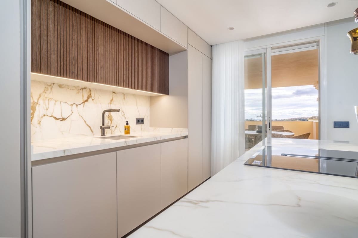 4 bedroom Penthouse for sale in Marbella with pool garage - € 2,690,000 (Ref: 9708002)