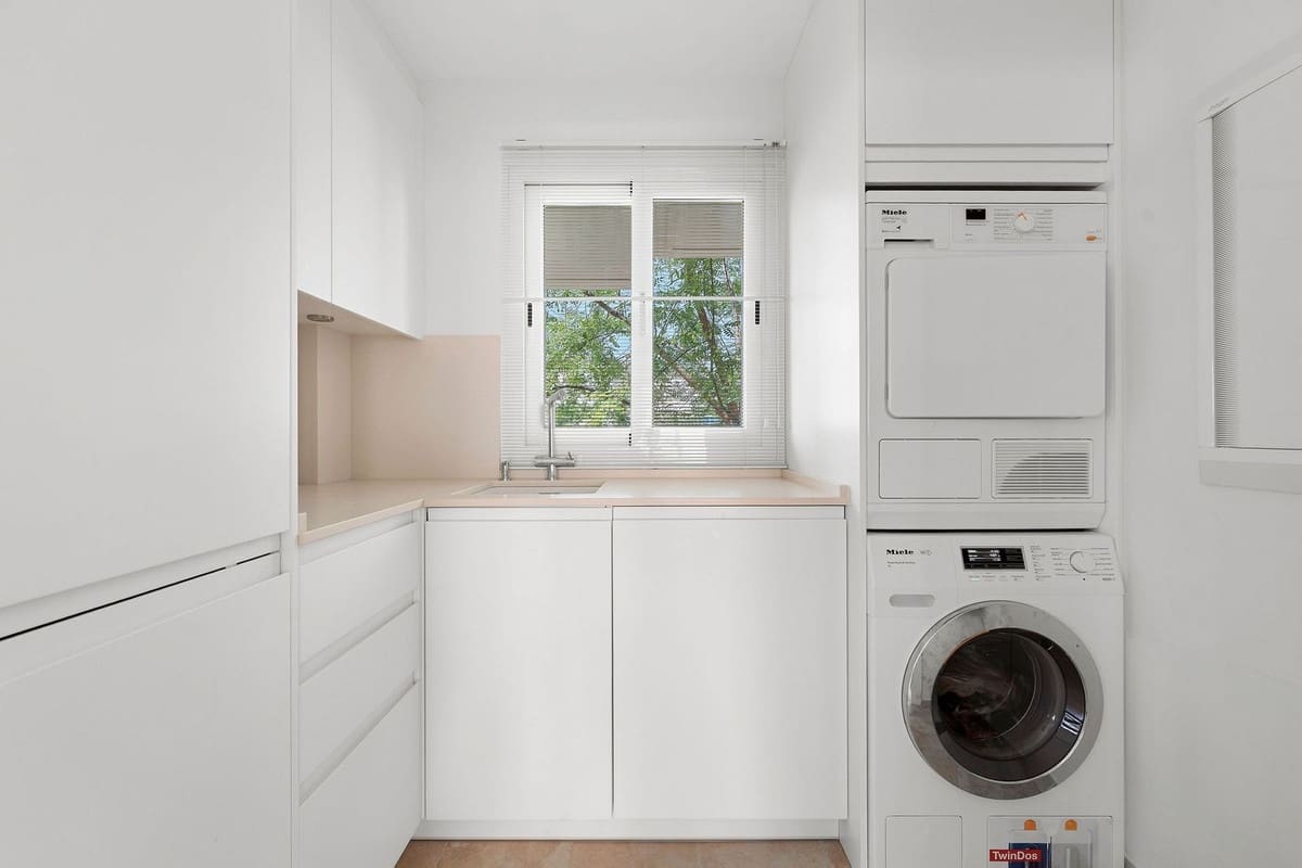 4 bedroom Apartment for sale in Marbella with pool garage - € 1,495,000 (Ref: 9708003)