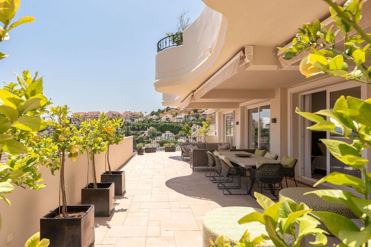 4 bedroom Apartment for sale in Marbella with pool garage - € 1,495,000 (Ref: 9708003)