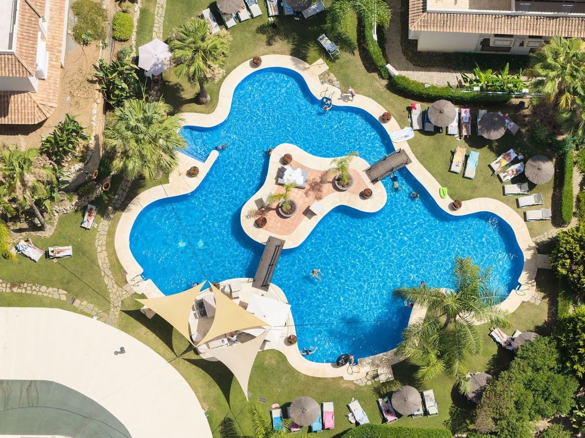 4 bedroom Apartment for sale in Marbella with pool garage - € 1,495,000 (Ref: 9708003)