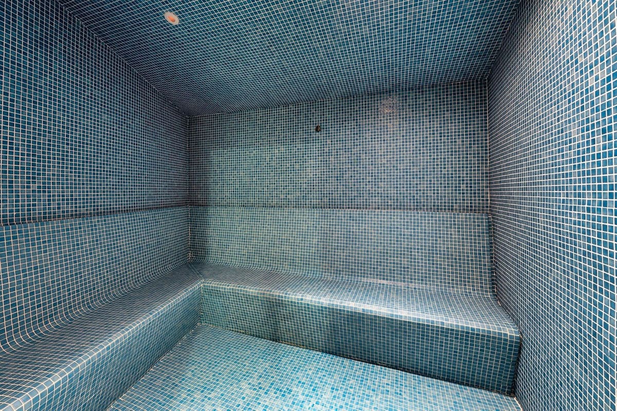 4 bedroom Apartment for sale in Marbella with pool garage - € 1,495,000 (Ref: 9708003)