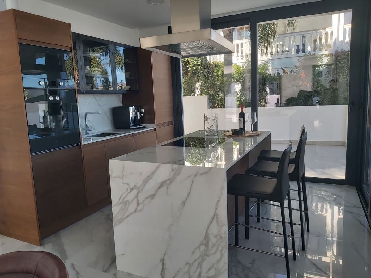 3 soveværelse Villa til salg i Estepona med swimmingpool garage - € 1.440.000 (Ref: 9713552)