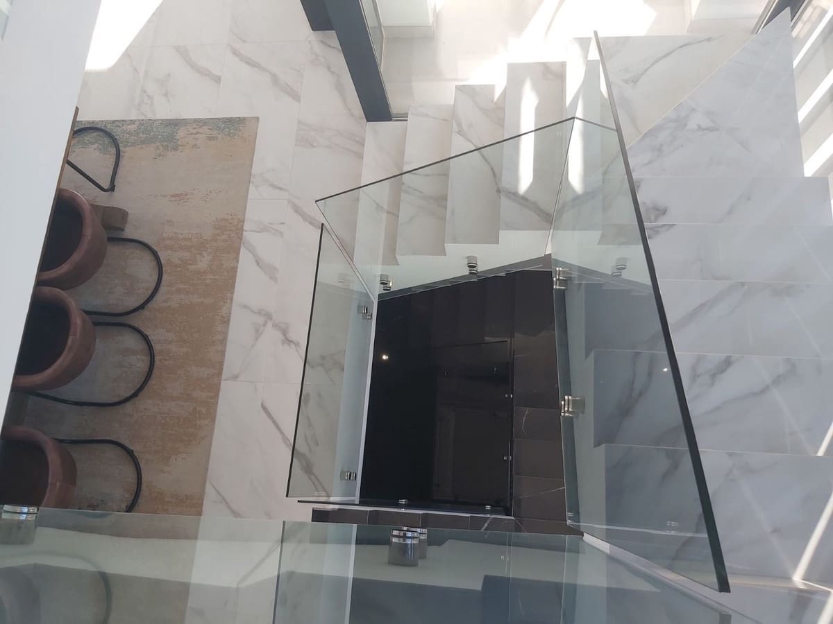 3 soveværelse Villa til salg i Estepona med swimmingpool garage - € 1.440.000 (Ref: 9713552)