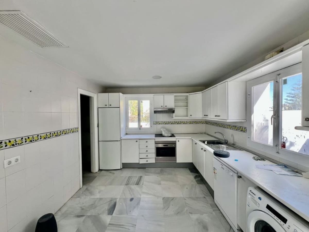 5 makuuhuone Huvila myytävänä paikassa Puerto Banus mukana uima-altaan 
autotalli - 1 470 000 € (Ref: 9720488)