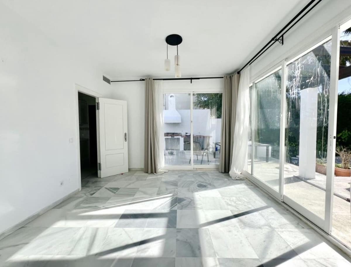 5 makuuhuone Huvila myytävänä paikassa Puerto Banus mukana uima-altaan 
autotalli - 1 470 000 € (Ref: 9720488)