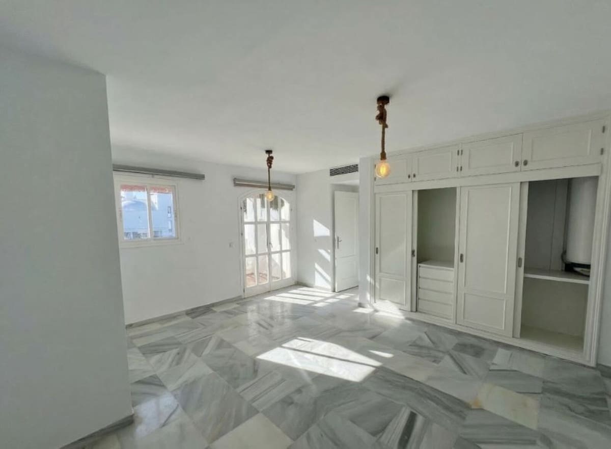 5 makuuhuone Huvila myytävänä paikassa Puerto Banus mukana uima-altaan 
autotalli - 1 470 000 € (Ref: 9720488)