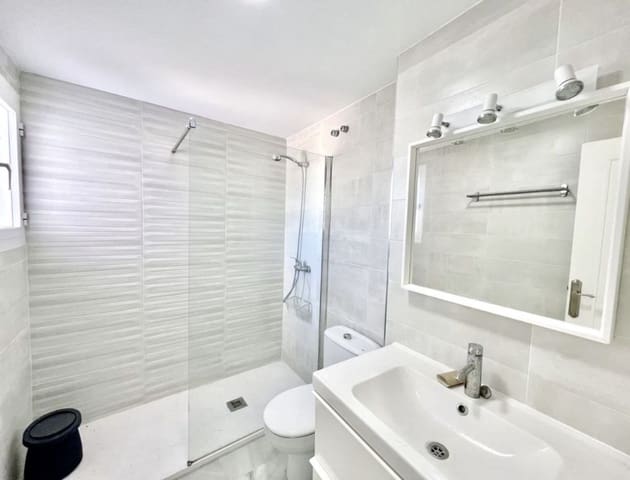 5 quarto Moradia para venda em Puerto Banus, Marbella com piscina garagem - 1 470 000 € (Ref: 9720488)