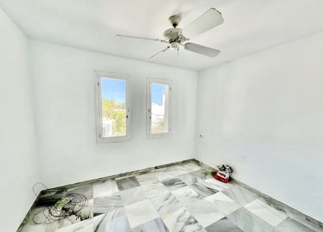 5 quarto Moradia para venda em Puerto Banus, Marbella com piscina garagem - 1 470 000 € (Ref: 9720488)