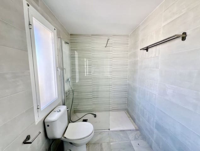 5 quarto Moradia para venda em Puerto Banus, Marbella com piscina garagem - 1 470 000 € (Ref: 9720488)