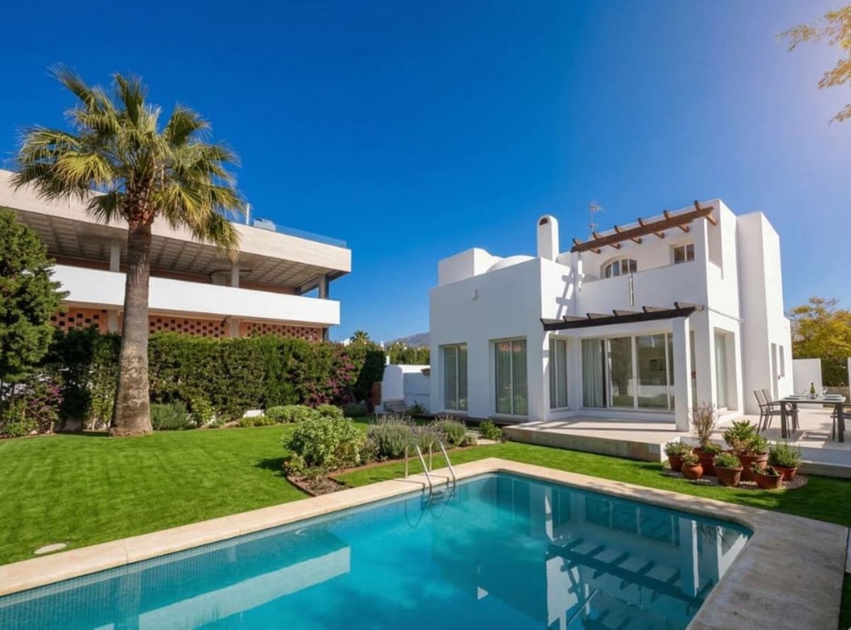 5 bedroom Villa for sale in Puerto Banus with pool garage - € 1,470,000 (Ref: 9720488)