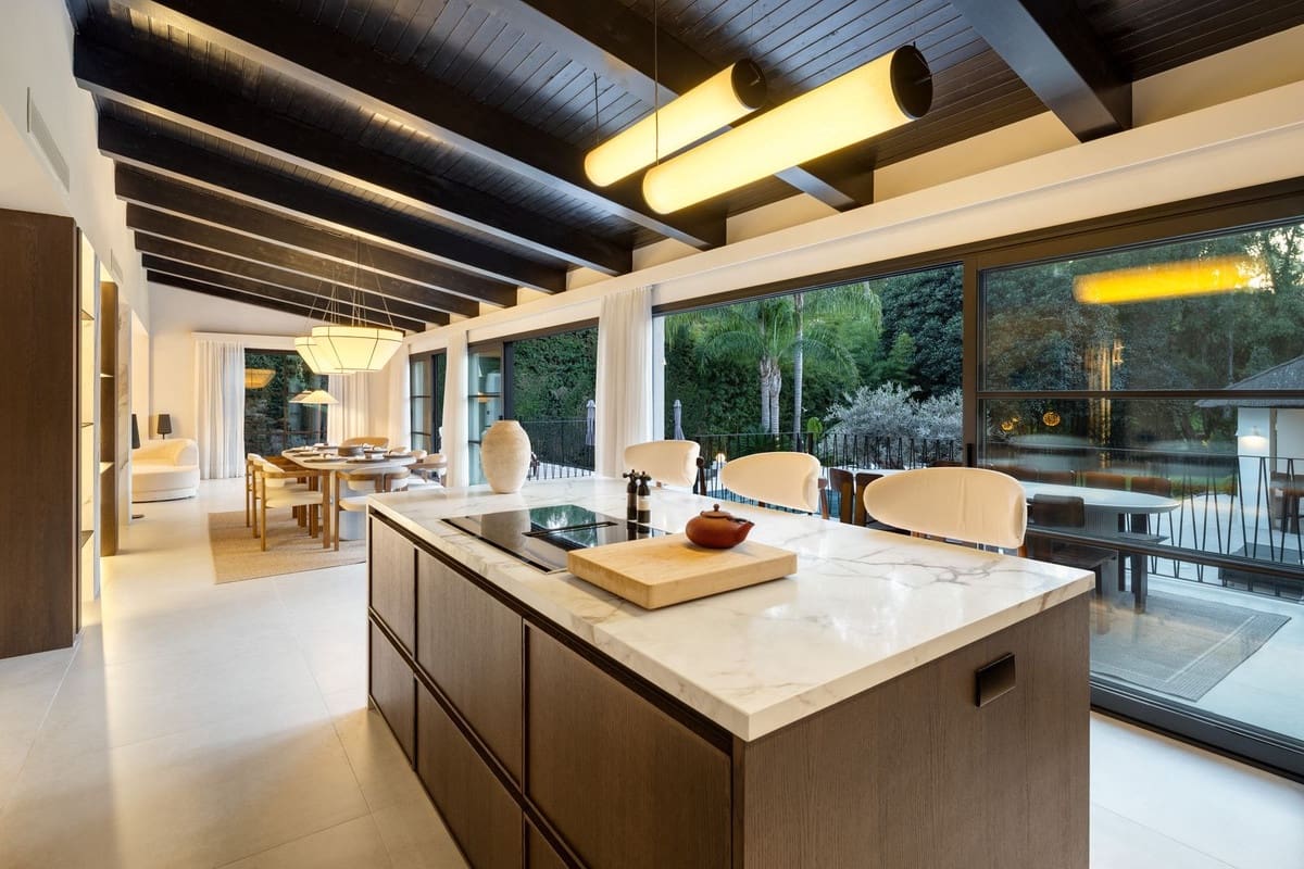 5 bedroom Villa for sale in Marbella with pool garage - € 4,290,000 (Ref: 9723886)