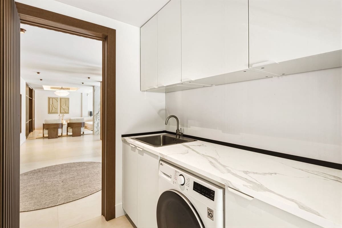 5 bedroom Villa for sale in Marbella with pool garage - € 4,290,000 (Ref: 9723886)