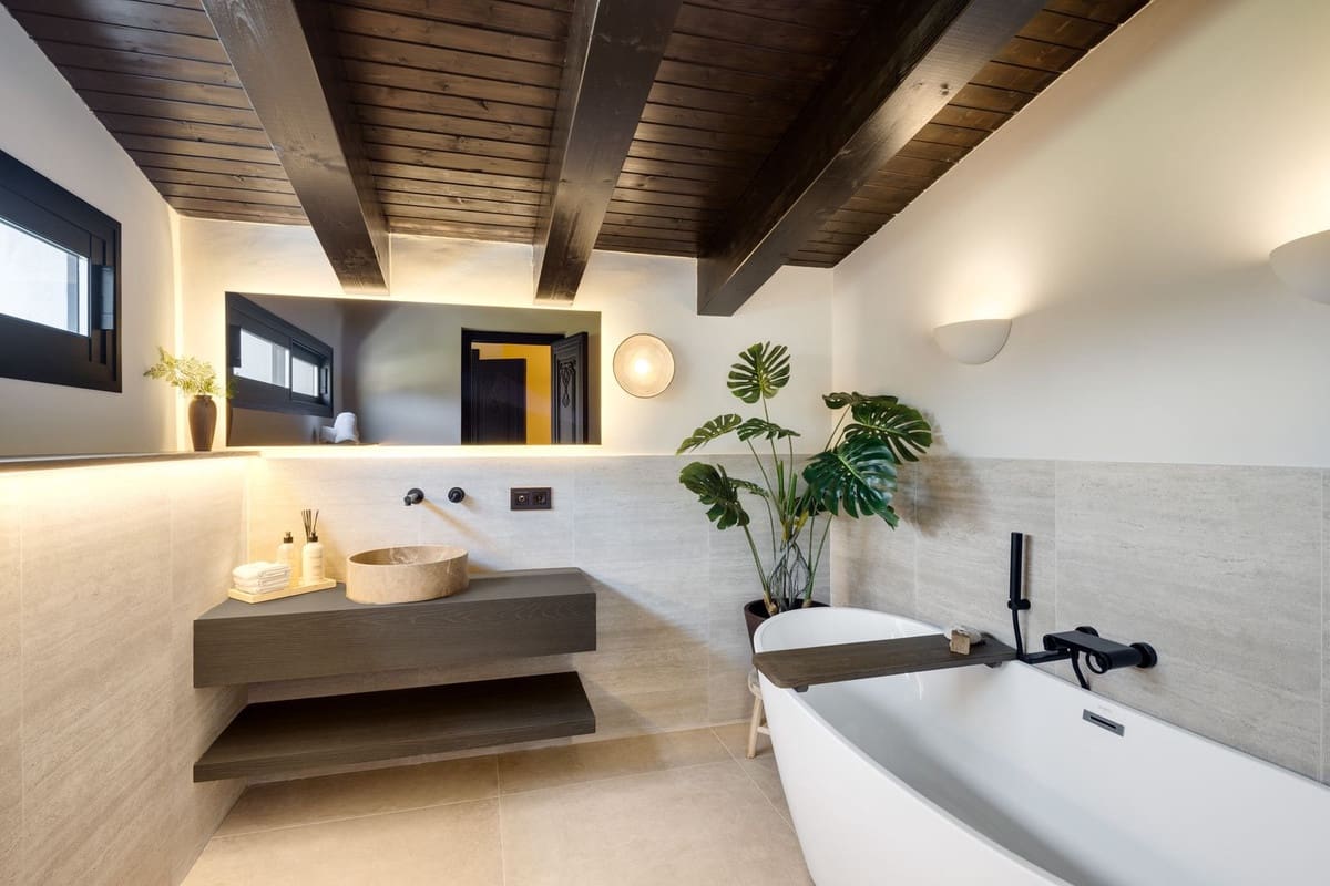 5 bedroom Villa for sale in Marbella with pool garage - € 4,290,000 (Ref: 9723886)