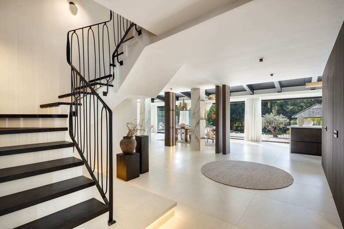5 bedroom Villa for sale in Marbella with pool garage - € 4,290,000 (Ref: 9723886)