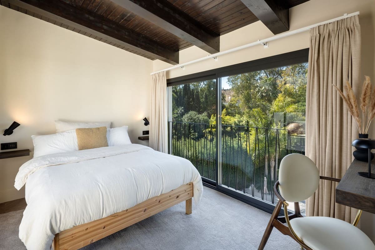 5 bedroom Villa for sale in Marbella with pool garage - € 4,290,000 (Ref: 9723886)