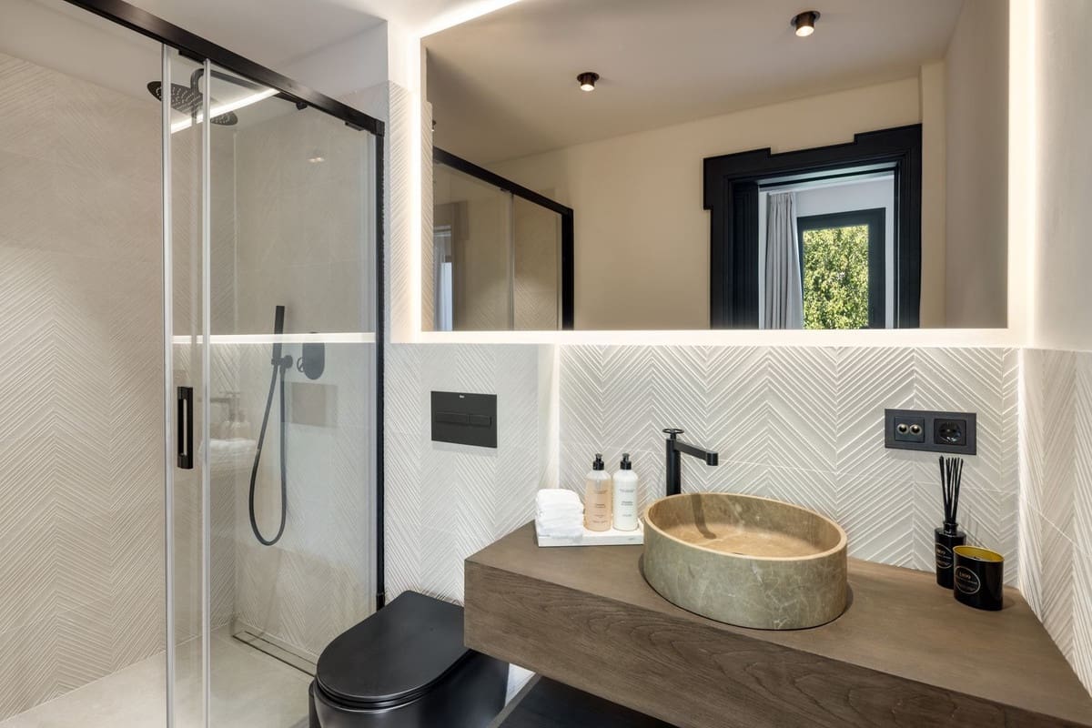 5 bedroom Villa for sale in Marbella with pool garage - € 4,290,000 (Ref: 9723886)