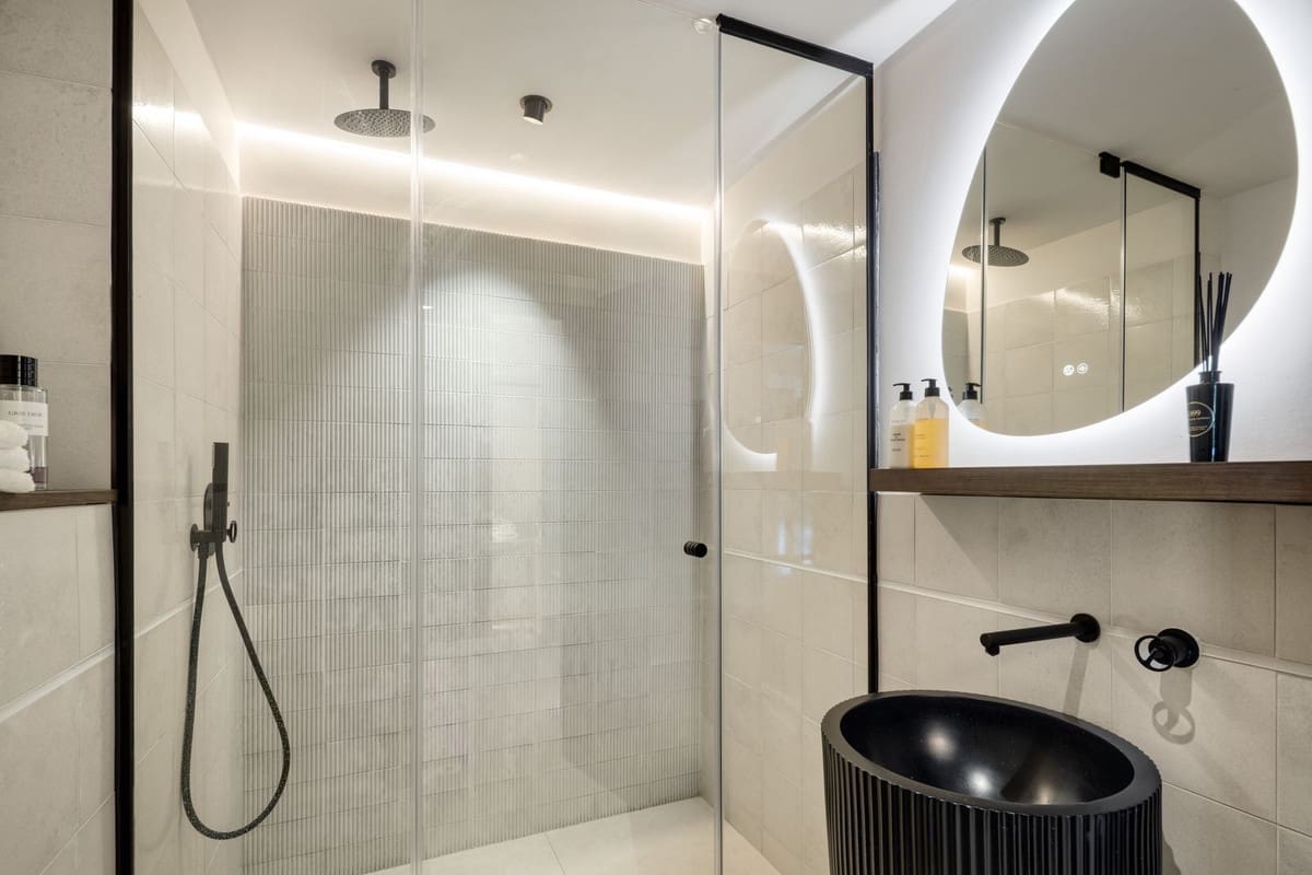 5 bedroom Villa for sale in Marbella with pool garage - € 4,290,000 (Ref: 9723886)