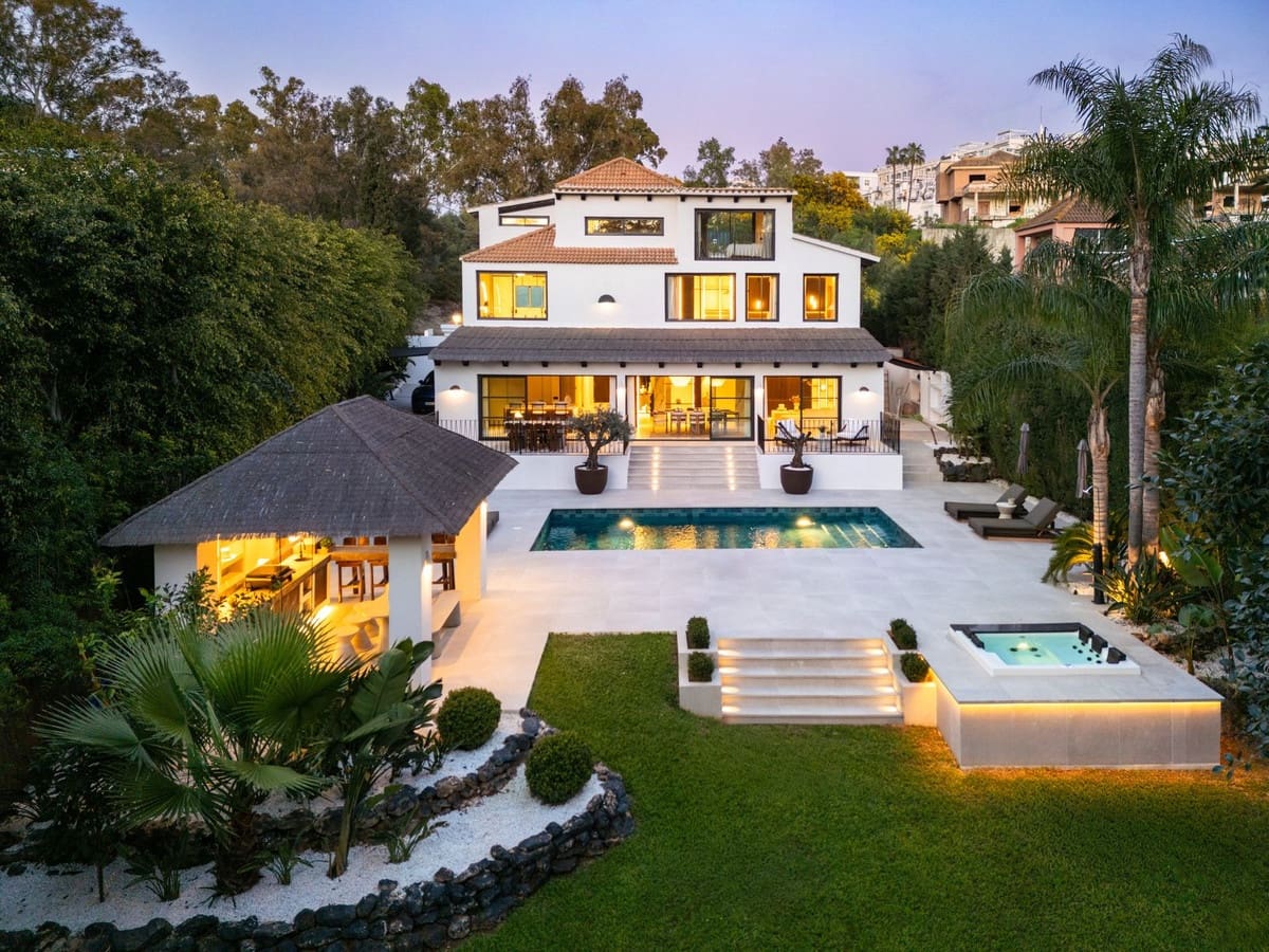 5 bedroom Villa for sale in Marbella with pool garage - € 4,290,000 (Ref: 9723886)