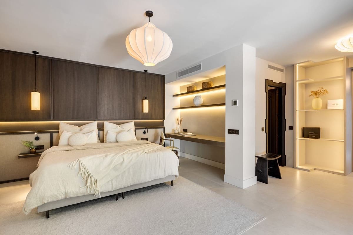 5 bedroom Villa for sale in Marbella with pool garage - € 4,290,000 (Ref: 9723886)