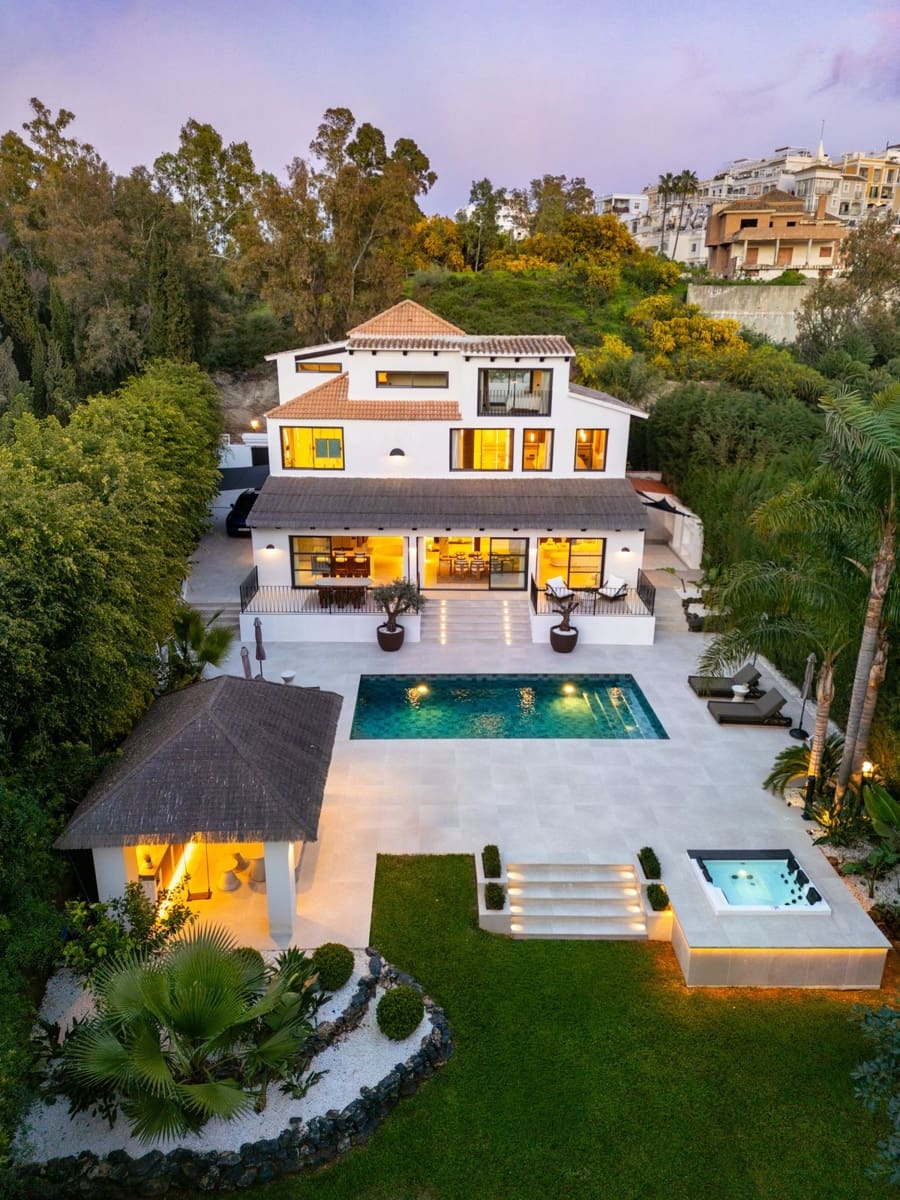 5 bedroom Villa for sale in Marbella with pool garage - € 4,290,000 (Ref: 9723886)