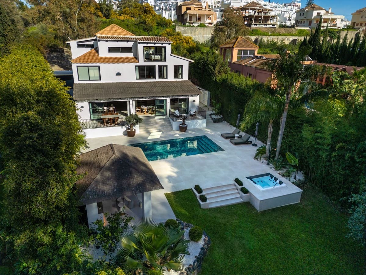 5 bedroom Villa for sale in Marbella with pool garage - € 4,290,000 (Ref: 9723886)