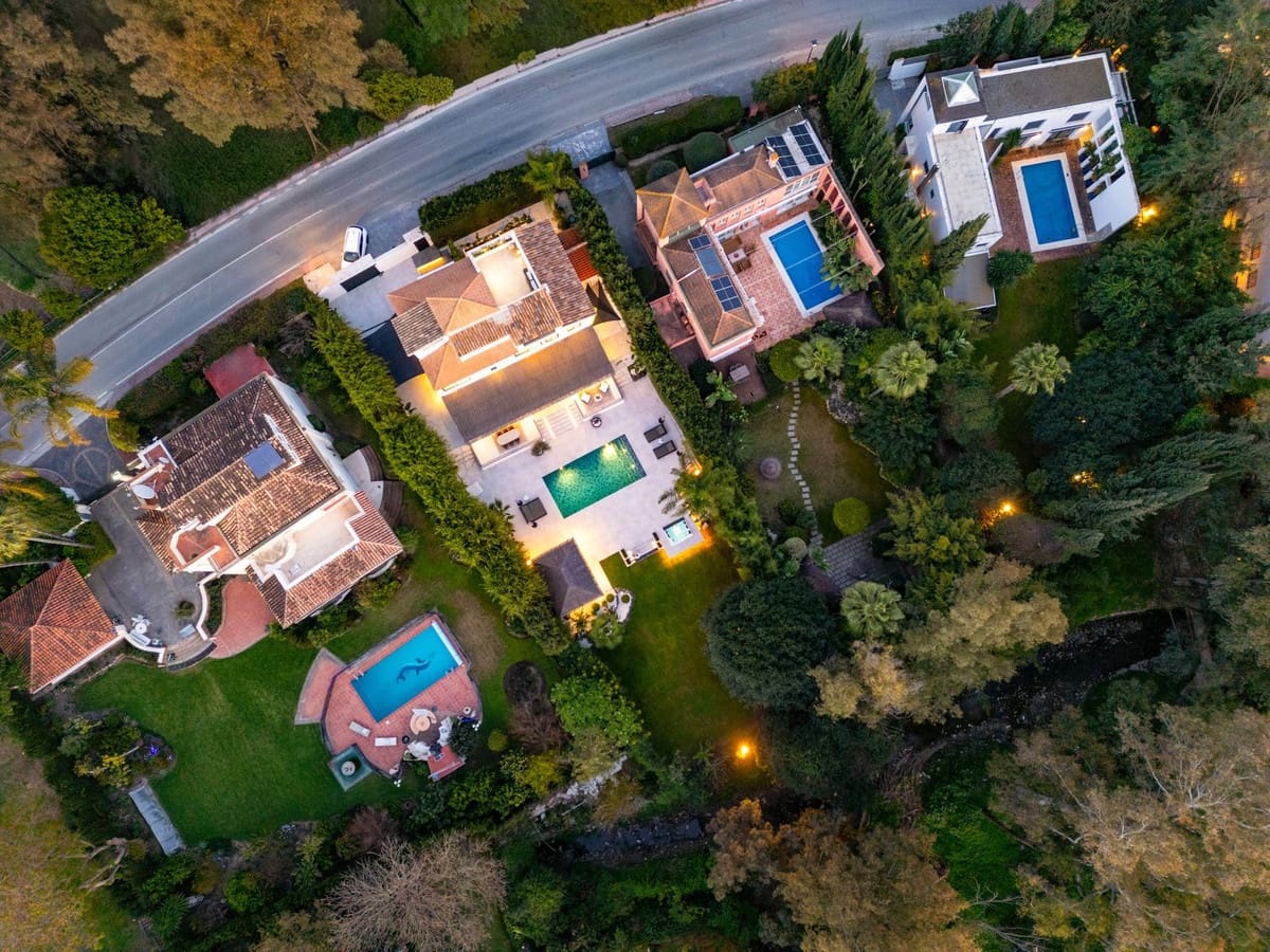 5 bedroom Villa for sale in Marbella with pool garage - € 4,290,000 (Ref: 9723886)