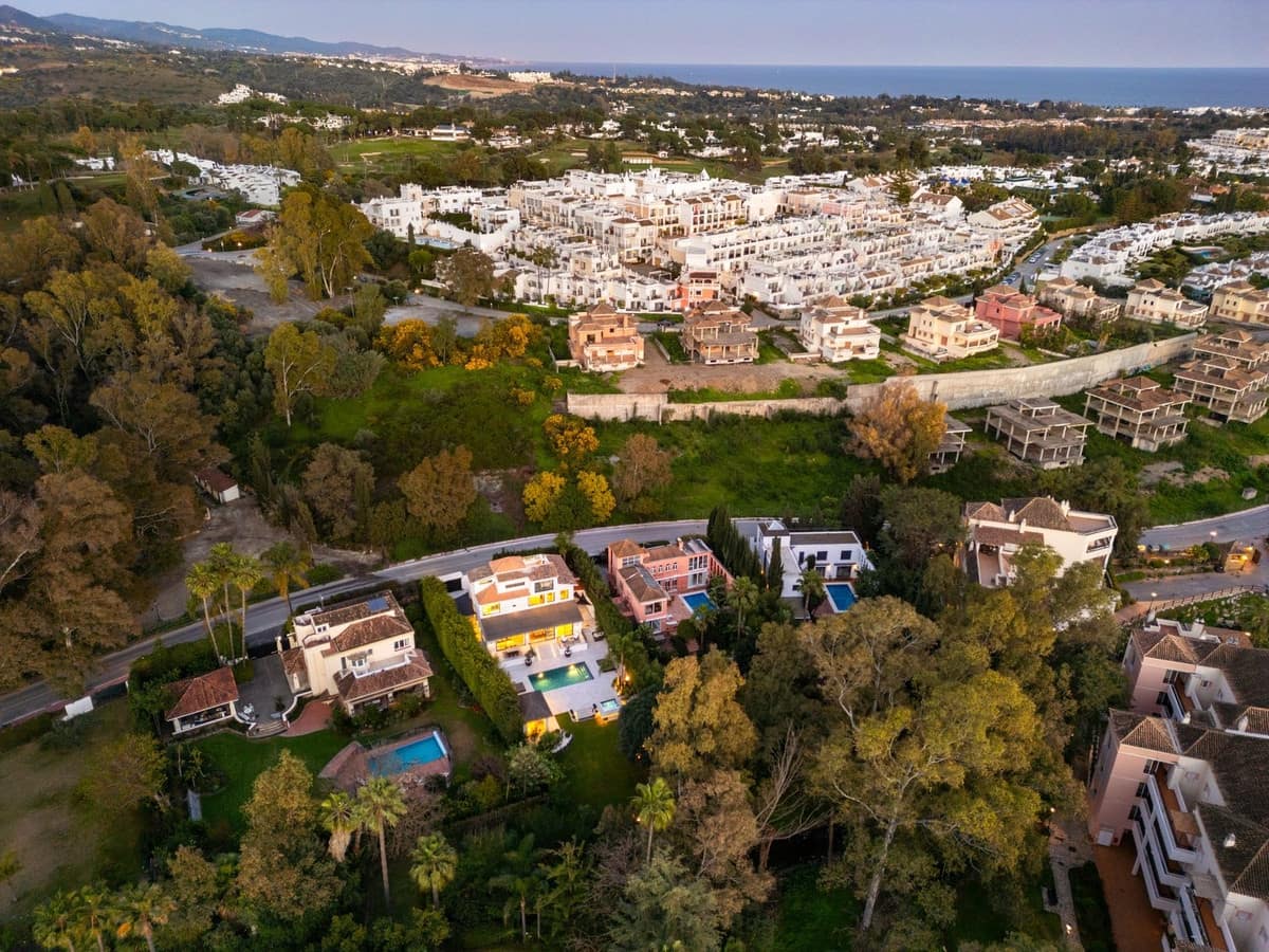 5 bedroom Villa for sale in Marbella with pool garage - € 4,290,000 (Ref: 9723886)