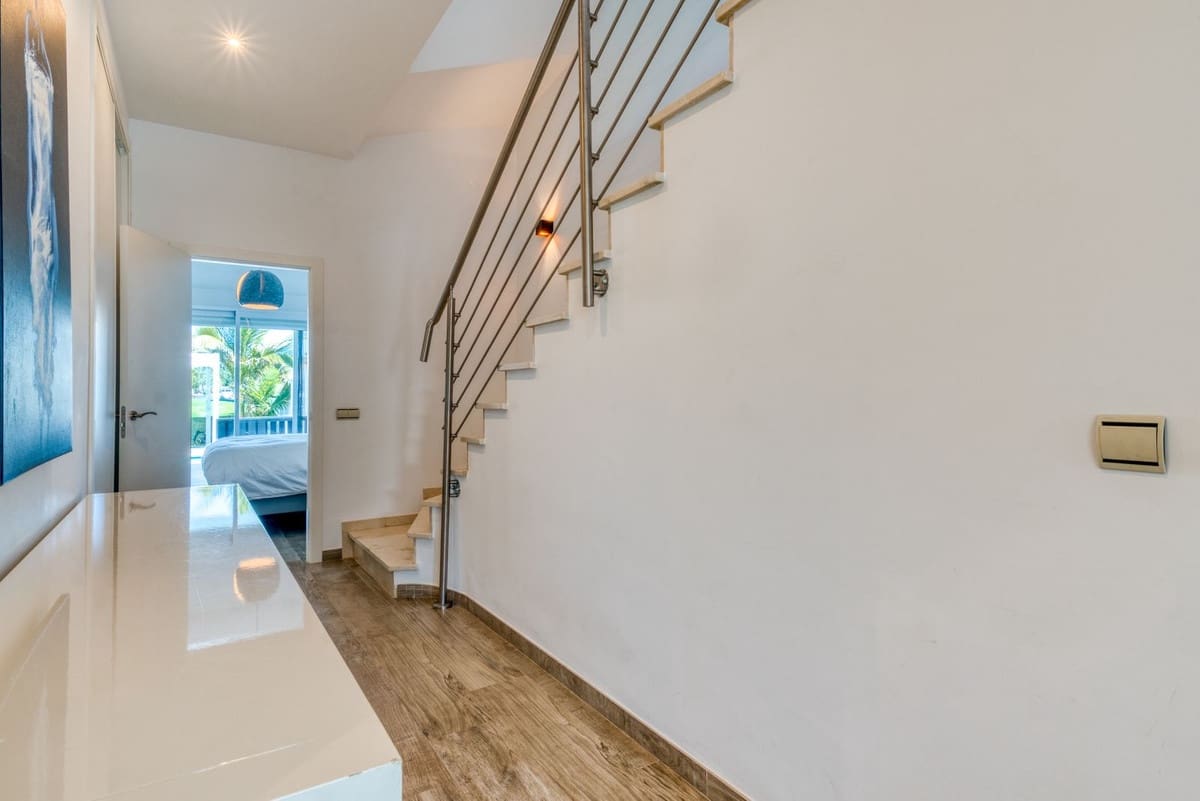 3 bedroom Semi-detached Villa for sale in Riviera del Sol with pool garage - € 1,395,000 (Ref: 9733784)