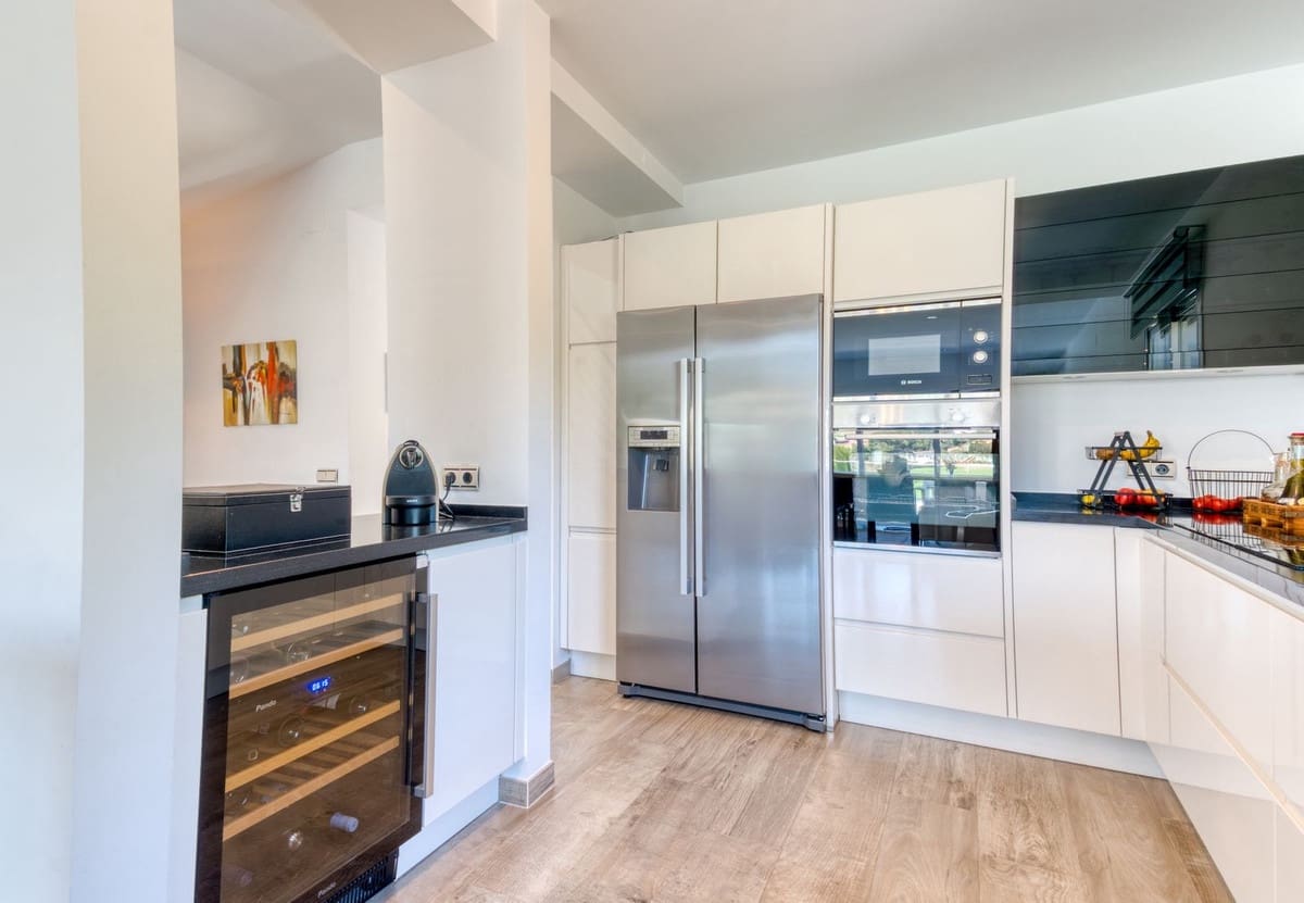 3 bedroom Semi-detached Villa for sale in Riviera del Sol with pool garage - € 1,395,000 (Ref: 9733784)