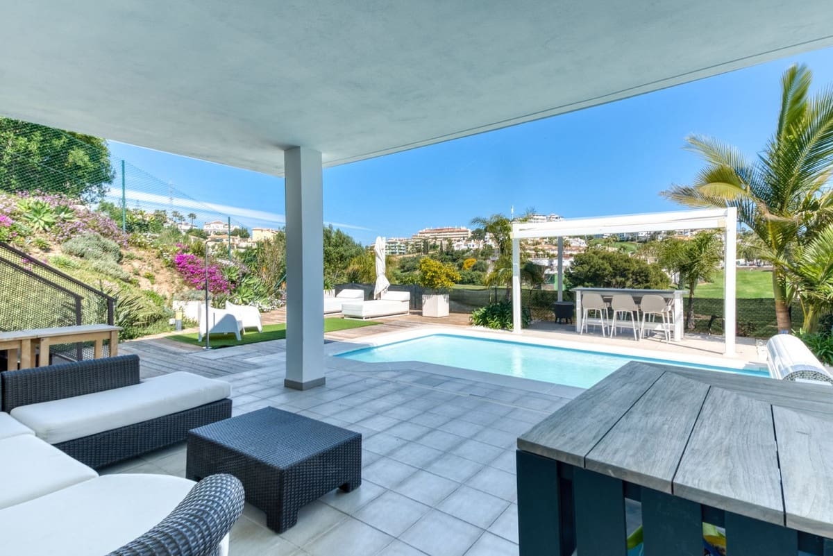 3 bedroom Semi-detached Villa for sale in Riviera del Sol with pool garage - € 1,395,000 (Ref: 9733784)