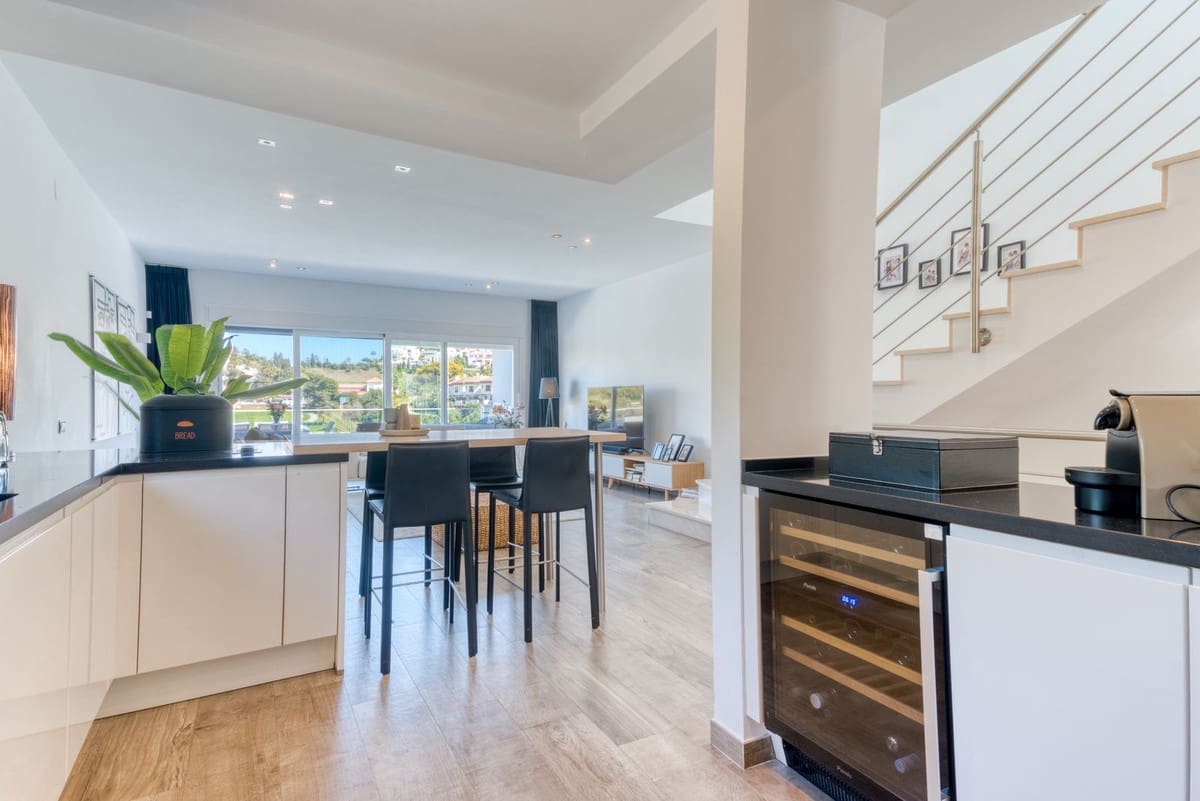 3 bedroom Semi-detached Villa for sale in Riviera del Sol with pool garage - € 1,395,000 (Ref: 9733784)