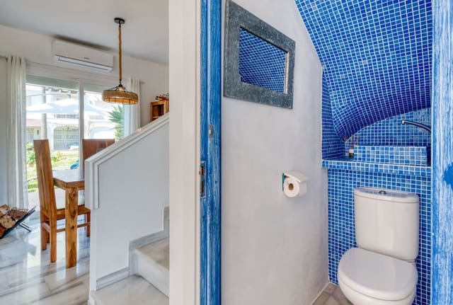 2 makuuhuone Omakotitalo myytävänä paikassa La Duquesa / Puerto de la Duquesa, Manilva mukana uima-altaan 
autotalli - 359 000 € (Ref: 9734067)