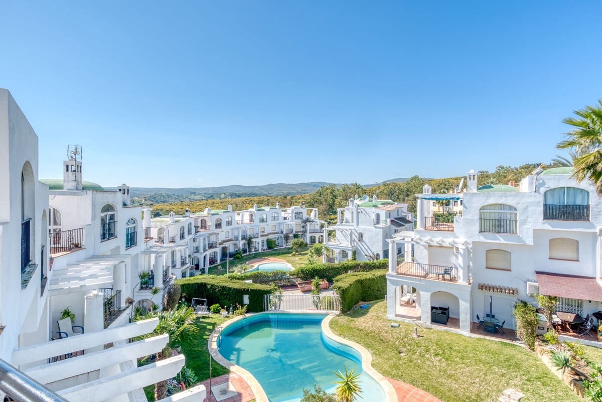 2 bedroom Townhouse for sale in La Duquesa / Puerto de la Duquesa with pool garage - € 359,000 (Ref: 9734067)