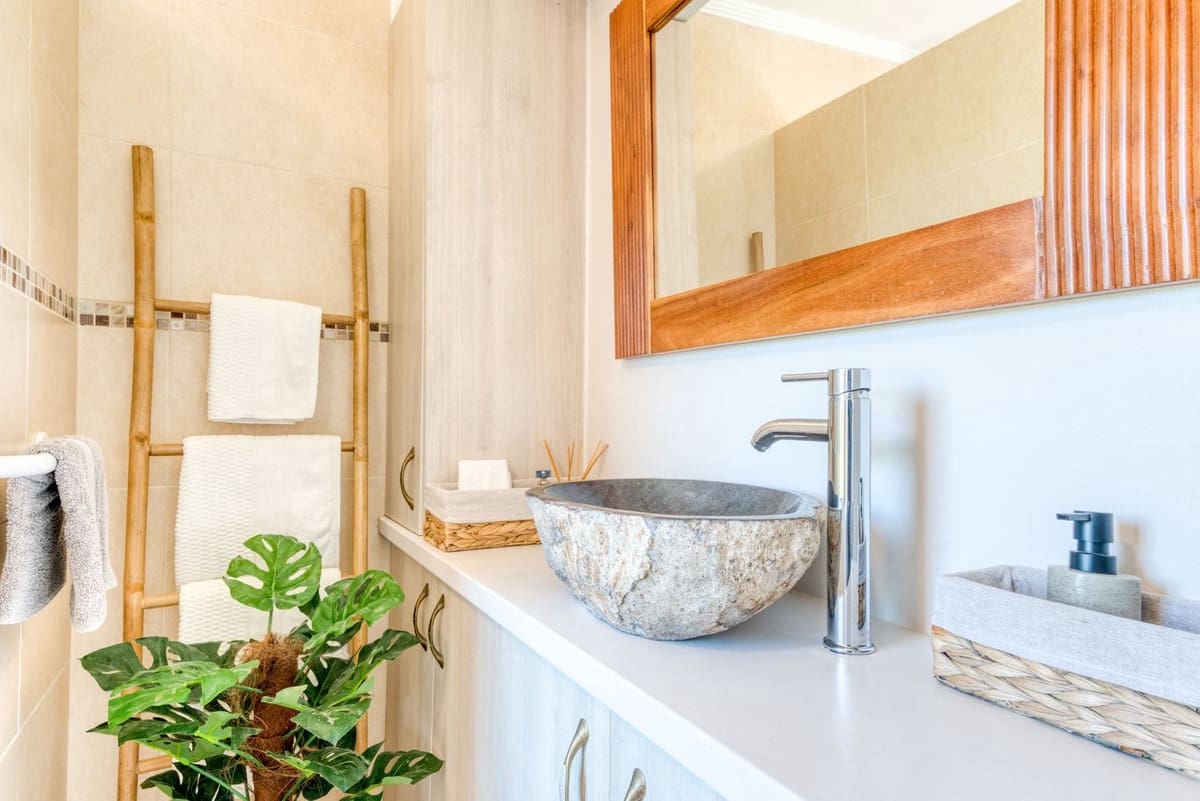 2 soveværelse Byhus til salg i La Duquesa / Puerto de la Duquesa med swimmingpool garage - € 359.000 (Ref: 9734067)