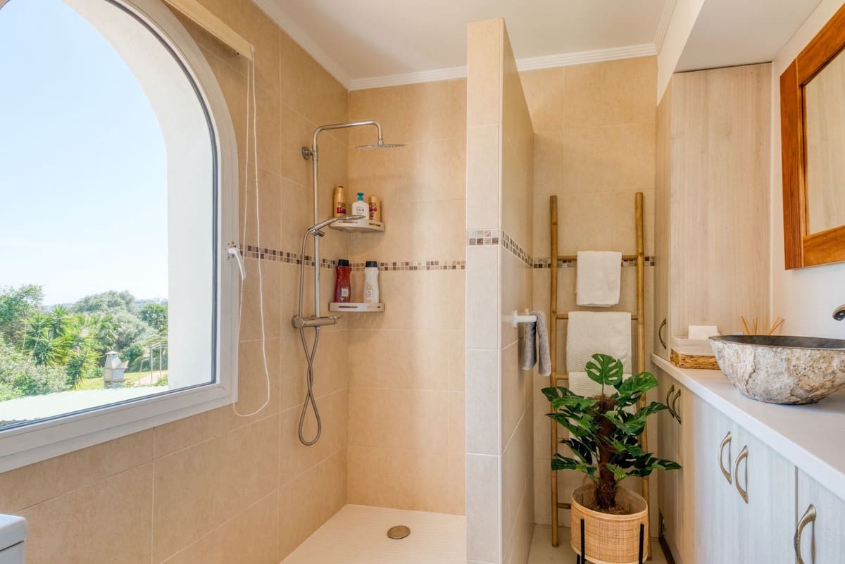 2 soveværelse Byhus til salg i La Duquesa / Puerto de la Duquesa med swimmingpool garage - € 359.000 (Ref: 9734067)